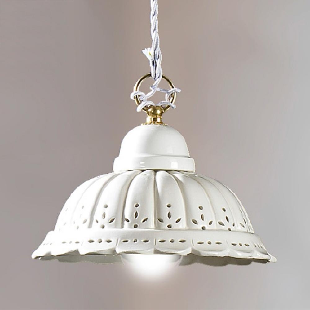 klasicka mediteranska stylizovana keramicka lampa perforovana cipkova country porcelanova biela jedalen mala kuchynsky pult zavesna kuchyna obyvacia izba rustikalna mediteranska elegantna vidiecka nalada balaton dedinsky dom.jpg